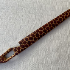 Cutit pentru deschis corespondenta din lemn de forma unei girafe