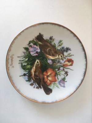 *Farfurie decorativa de portelan, cu pasari si flori, semnata Nykobing F foto