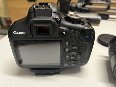 Canon eos 2000D DSRL, cu accessories cu tot. Citation tot anuntul foto