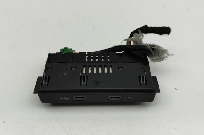 USB AUDI Q4 SUV F4B 2024 OEM: 89A035736 | 32043055