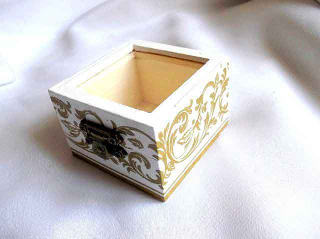 Cutiuta cu motive traditionale verzi, cutiuta bijuterii femei 32866