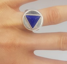 Deosebit inel vintage manufacturat din argint si lapis lazuli