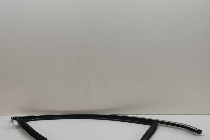 Bandou superior ușă dreapta față VW PASSAT Variant B7 365 2012 OEM: 3C4837432F 31047585