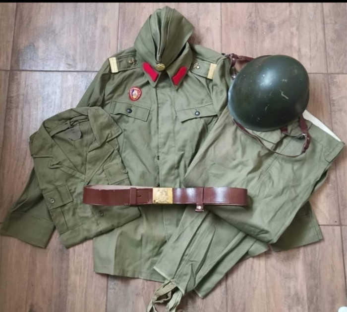 Uniforma militara de vara Sergent Infanterie perioada comunista casca centura