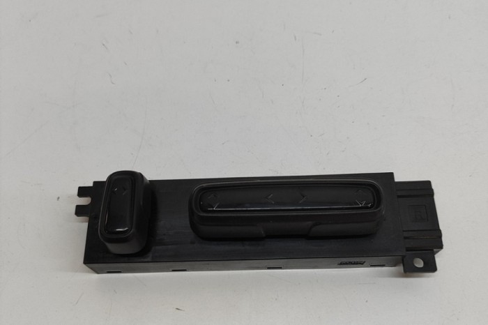 Buton de control scaun dreapta HONDA e:Ny1 2024 OEM: 4111631-SSD3-U702 | 31937321