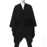 Poncho alb cu buzunare din blanita pufoasa