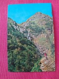 CPIB 23427 CARTE POSTALA - MUNTII BUCEGI. CASCADA DIN VALEA JEPILOR, CIRCULATA, 1976, STAMPILE, TIMBRU, Fotografie