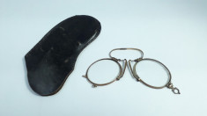 M Ochelari vechi cu etui de piele, Pince-nez foto