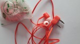 Casti audio de la Turkish Airlines, mufa 3.5 mm, noi, rosii, in tipla
