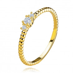 Inel din aur galben de 14K - trei zirconii transparente, bile, umeri subțiri - Marime inel: 51