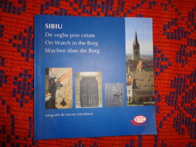 Sibiu -de veghe prin cetate - album cu ilustratii,text in romana,germana,engleza foto