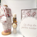 Cumpara ieftin Set Costum National pentru baieti Raul 5: lumanare , trusou si cutie botez traditional