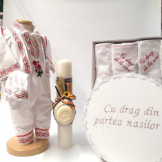 Set Costum National pentru baieti Raul 5: lumanare , trusou si cutie botez traditional
