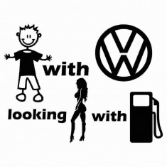 Sticker Auto Baiat cu masina cauta fata cu benzina - Volkswagen