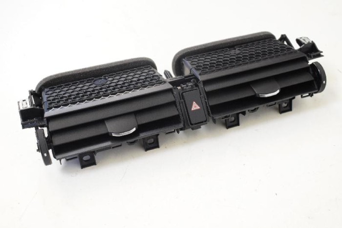 Gura de ventilație planșa de bord LAND ROVER RANGE ROVER VELAR L560 2018 OEM: J8A2-014L21-B 10616863