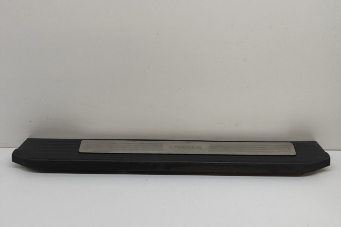 Ornament prag dreapta față TOYOTA HILUX VII Pick-up _N1_, _N2_, _N3_ 2011 OEM: 67913-0K040 | 28823610