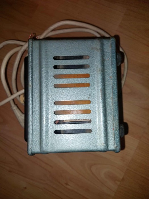 Transformator-Traf-COOP-ELECTROBOBINAJ-AUTOTRANSFORMATOR -500 VA-50 HZ-127/220V-4,6/2,3 A,220V-120V-2,40/3,95 A.Putin folosit ,FUNCTIONAL