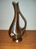 Vaza de flori de colectie sub forma de ulcior cu maner ceramica Bay Ceramic Germania maro cu dungi galbene si aurii