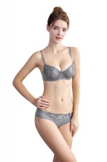 K602-18 Set lenjerie deux pieces din sutien si chilot cu insertii din broderie