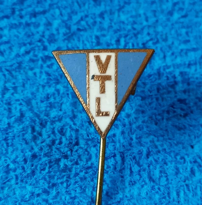 Insigna fotbal - &quot;VULTURII&quot; TEXTILA LUGOJ