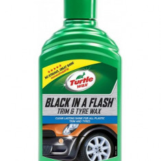 Solutie restaurat elemente plastic exterior si anvelope Turtle Wax Black in A Flash 300ml