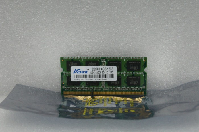 4Gb ddr3 2Rx8 PC3-10600 ASint 1333MHz 24luni garantie SSA302G08-EDJ1C