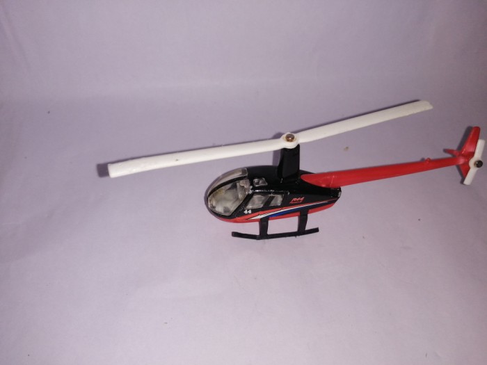 bnk jc Matchbox elicopter Robinson R44