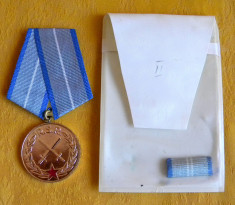 Ordinul Meritul Militar RSR clasa a II-a, cu bareta si etui, in stare excelenta foto