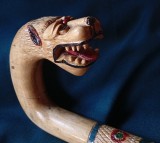 Baston din lemn sculptat manual