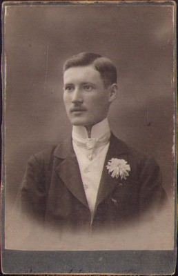 HST P2/274 Poză t&amp;acirc;năr studio Szeged 1906 foto