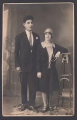 Fotografie tip carte postala - cuplu tineri in studio - atelier foto Venus Bucuresti