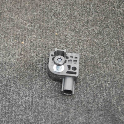 Senzor de impact dreapta față TESLA MODEL S 2017 OEM: 1005274-00-B | 4088949 foto