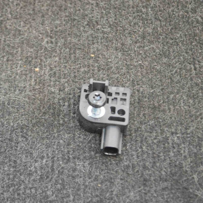 Senzor de impact dreapta față TESLA MODEL S 2017 OEM: 1005274-00-B | 4088949