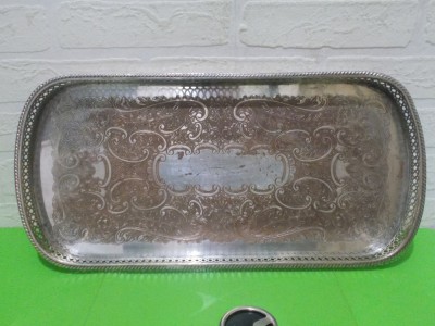 Impresionant PLATOU vechi PLACAT cu ARGINT , decor in relief, marcat , England foto