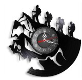 Ceas de perete decorativ, The Vinyl Clock, model Alpinism si Drumetie Montana, din disc de vinil, diametru 30 cm, Negru