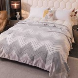 Patura pufoasa cocolino 200x230cm,gri deschis,dungi in zig zag-F077