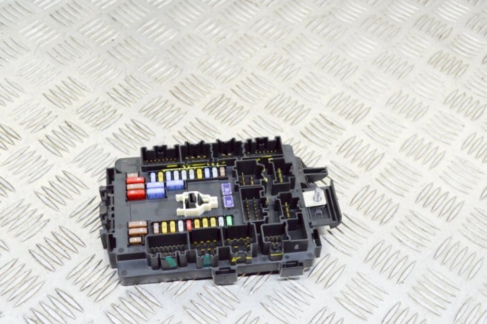 Modul panou de siguranțe TESLA MODEL S 2017 11780934