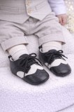 Pantofiori eleganti baieteti alb cu negru (Marime Disponibila: 3-6 luni