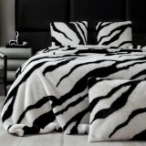 Cumpara ieftin Set de Lux Din Blana Artificiala de Nurca, Cu Fermoar, Hipoalergenic, Patura + 2 Fete de Perna, Alb/Negru - JOJ702