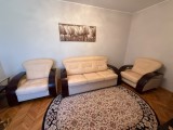 Canapea cu doua fotolii din piele crem