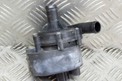 Pompa de apa auxiliara TESLA MODEL S 2017 OEM: 1035348-00-F 14337032 foto