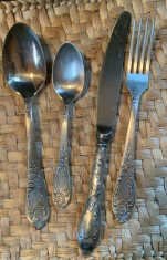 Set tacamuri vechi, argintate, pentru 6 persoane.