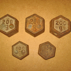 4500-Set greutati metal vechi pentru cantar-3 buc 200 gr+2 buc 100 grame.