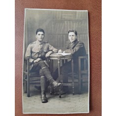 Fotografie tip carte postala, doi militari, perioada interbelica