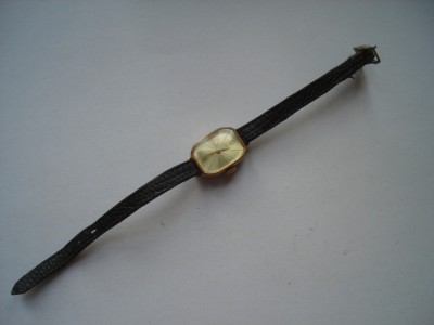 Ceas dame mecanic sovietic Luch, carcasa aurita Au, defect foto