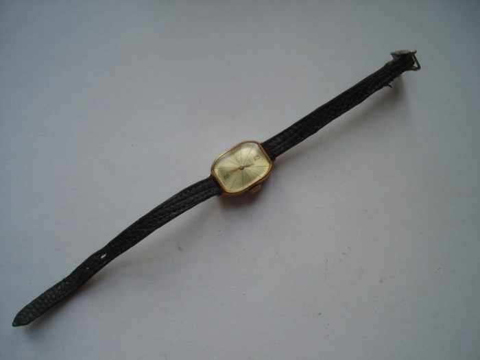 Ceas dame mecanic sovietic Luch, carcasa aurita Au, defect