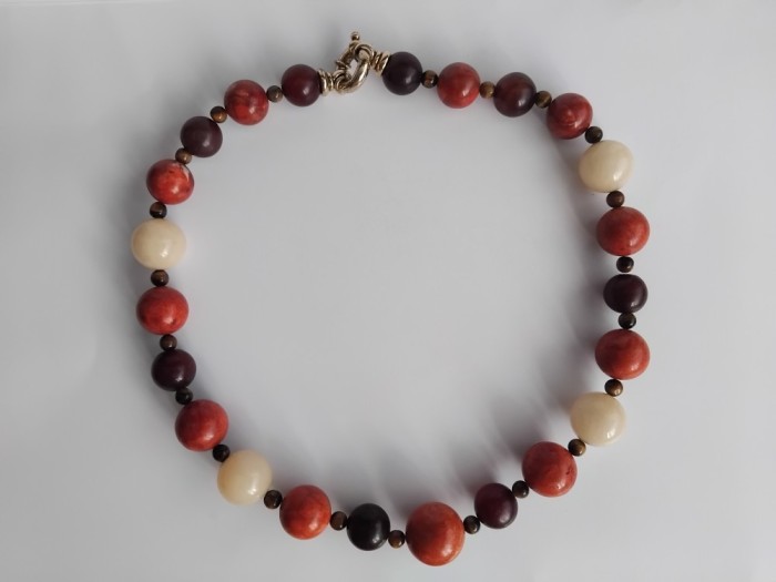 Colier din margele mari si rotunde de opal tibetan, coral si ochi de tigru