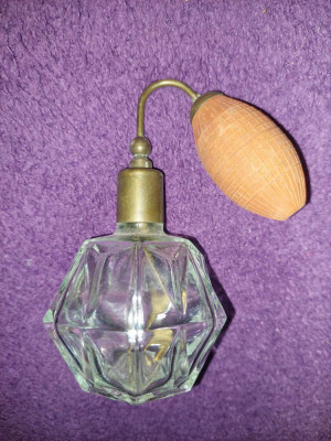 Sticlă de parfum din sticla antica.Flacon de parfum Art Deco cu pompita,colectie foto