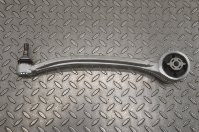 Braț curbat dreapta față TESLA MODEL S 2016 OEM: 1420346-00-C 23962538