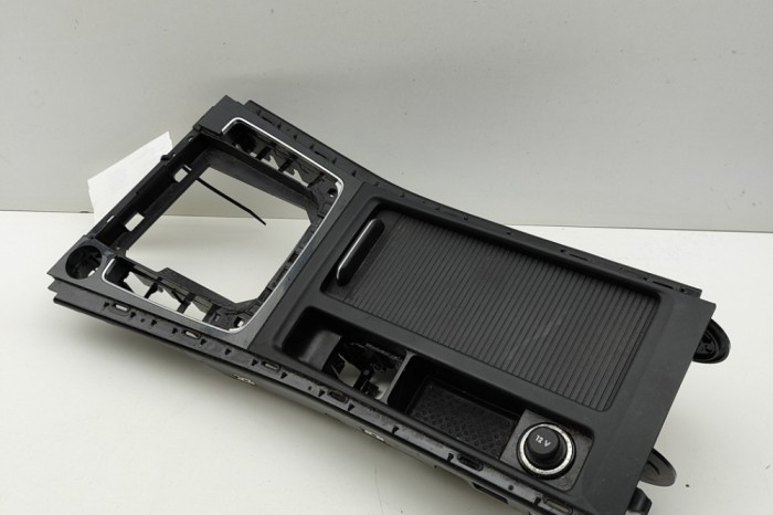Ornament consola centrală VW GOLF VII 5G1, BQ1, BE1, BE2 2018 OEM: 5G1863245F 30783781